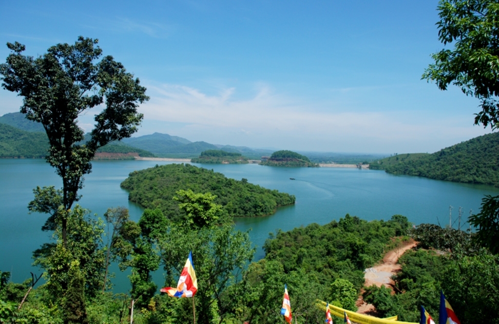 Thừa Thiên Huế: Mơ màng hồ Truồi cùng Thiền viện Trúc Lâm Bạch Mã - Tổng  cục Du lịch