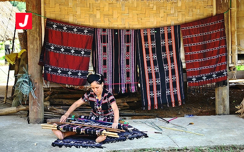 Trang phục truyền thống của người Tà-ôi